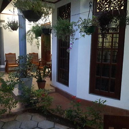 Aayu'S Guest Hotel Bentota Ngoại thất bức ảnh