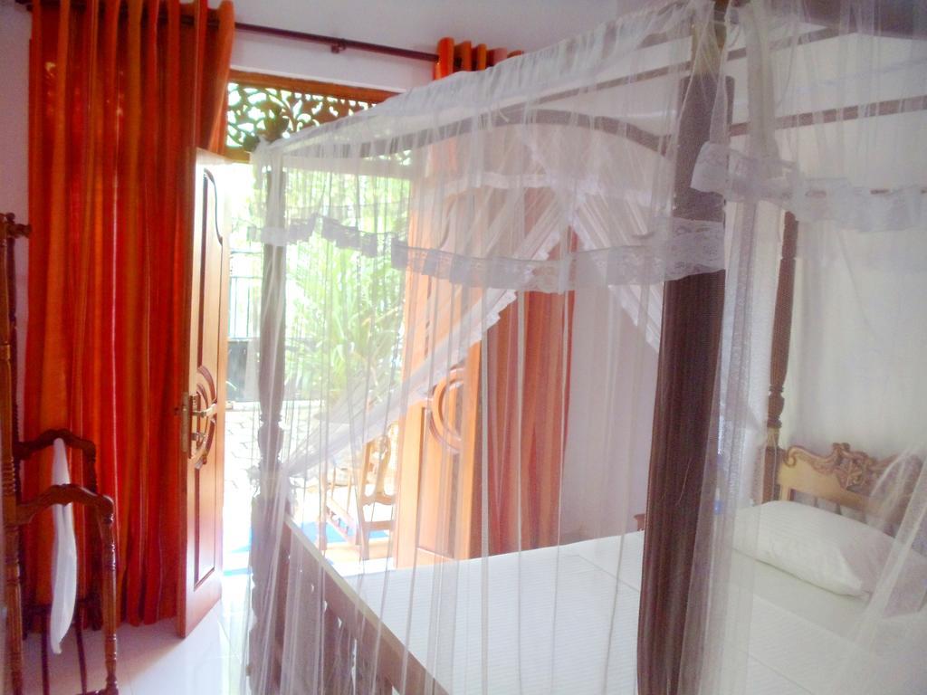 Aayu'S Guest Hotel Bentota Phòng bức ảnh