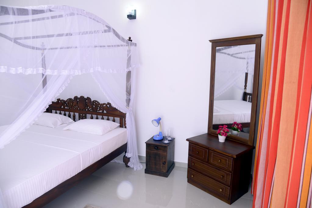 Aayu'S Guest Hotel Bentota Phòng bức ảnh